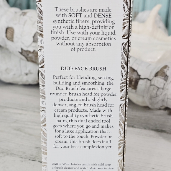 NEW Vince Camuto Duo Face Brush from their "Luxury Beauty Collection." Gold - Picture 3 of 3